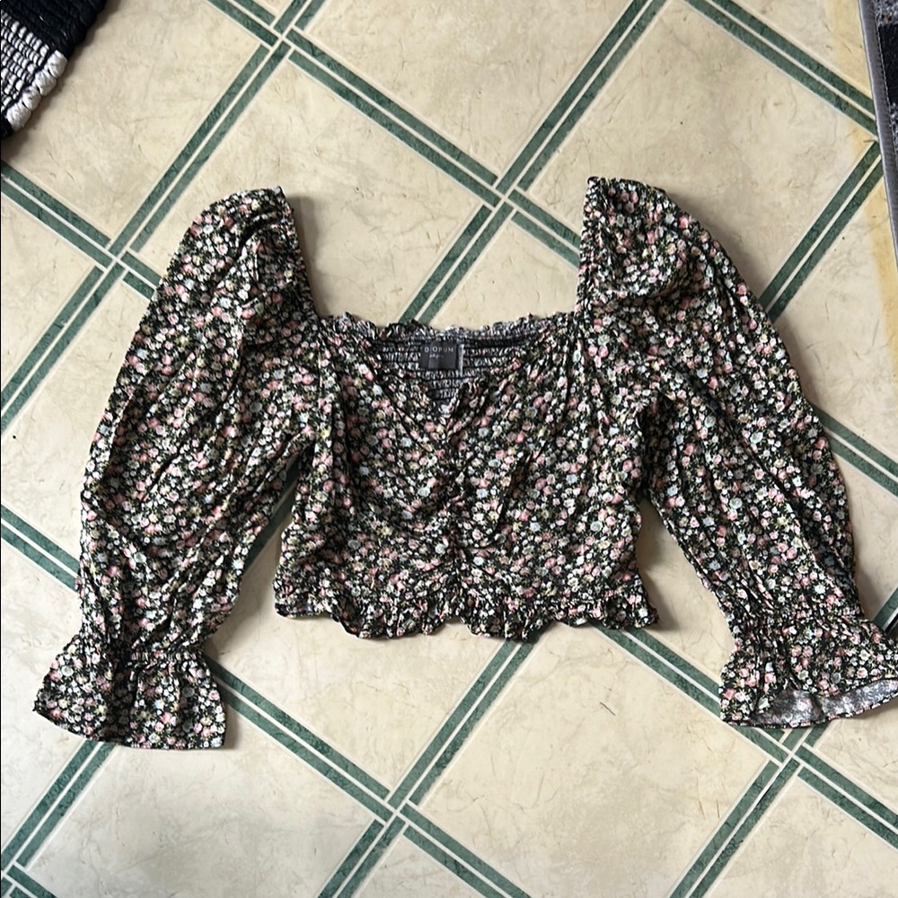 Dress Forum Black and White Floral Puff Sleeve Crop Top